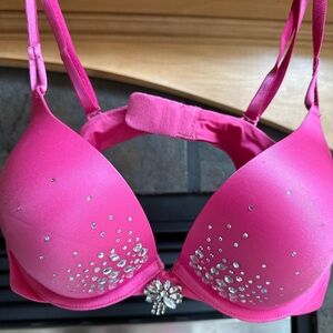 Victorias Secret Hot Pink Diamond Bra Runway Size 36B New never worn